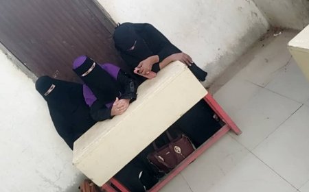 رئيسة جمعية إكرام التنموية ومديرة إدارة المرأة والطفل بأبين تدشّـان دورة تدريبية في صناعة البخور.