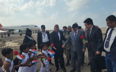 محافظ سقطرى يستقبل نائب وزير الصناعة والتجارة والقائم بأعمال السفير الصيني شاو تشنغ 