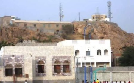 السلطة المحلية خنفر : نقطة الجباية قرب جسر "أبو شنب" المخزن  غير قانونية وتم إبلاغ قيادة السلطة المحلية أبين وقيادة أمن أبين بشأنها 