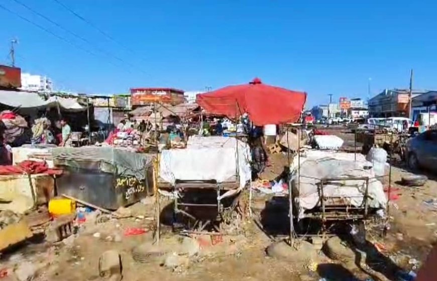 قوبل بإشادة واسعة من قبل المواطنين .. إزالة البناء والظواهر العشوائية مقابل سوق قات الممدارة