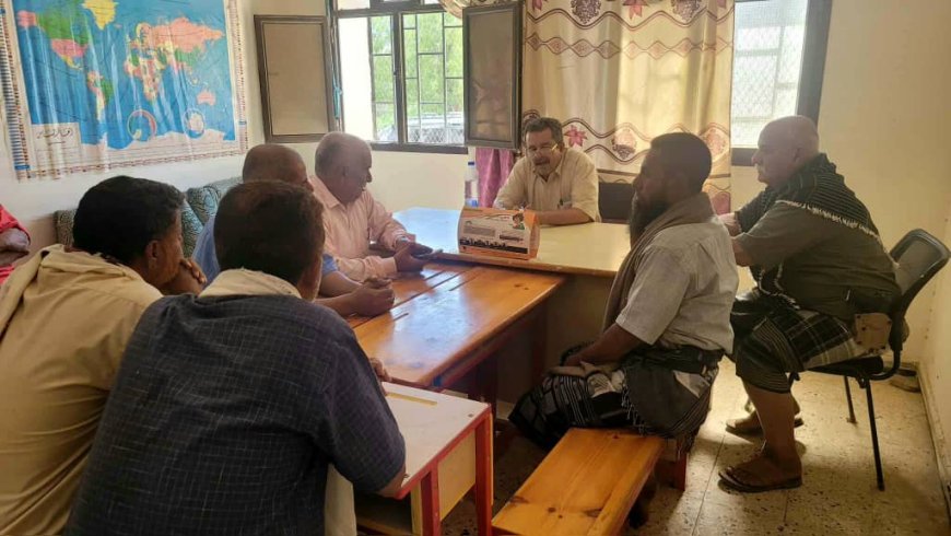 أبين..لقاء تربوي بلودر لمناقشة اضراب المعلمين، وسير العملية التعليمية وانتظامها