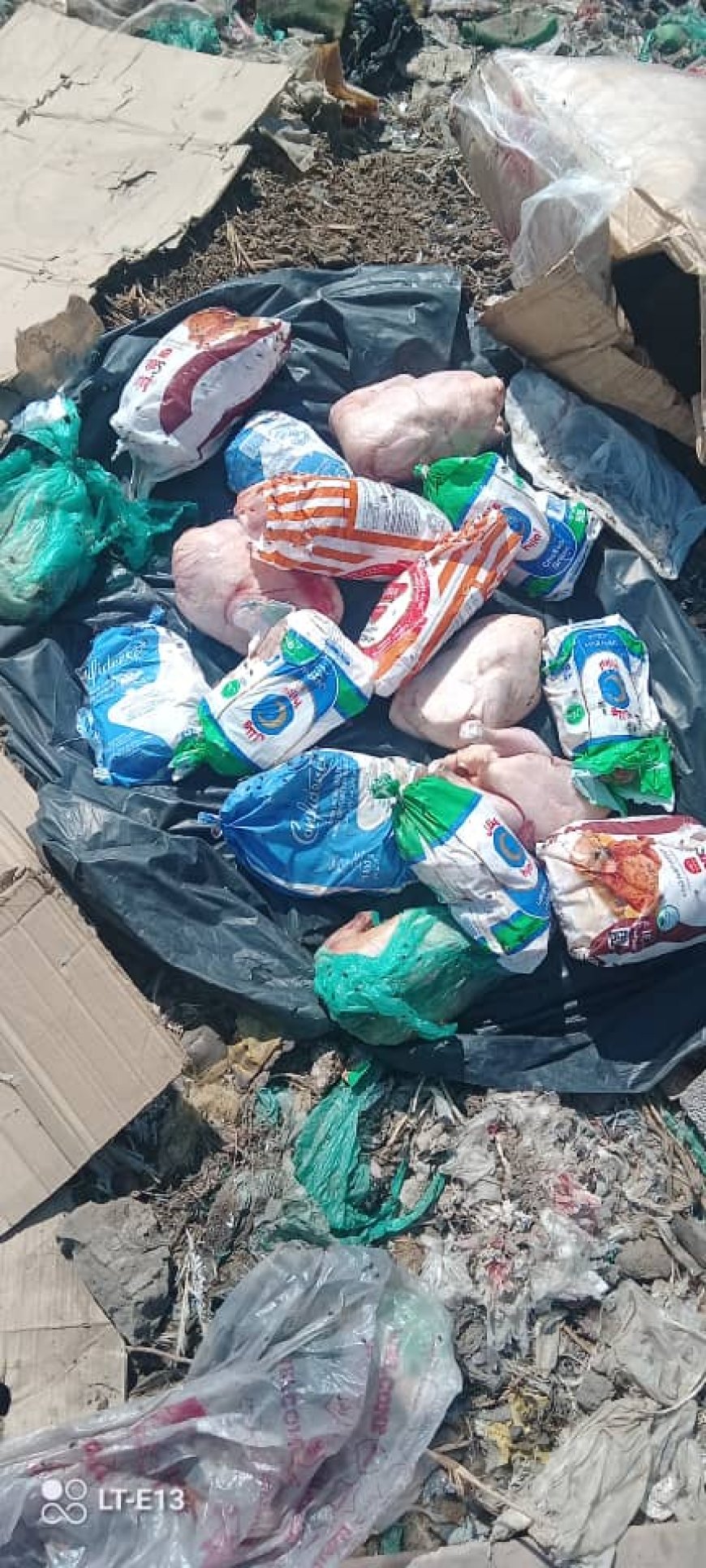 اشغال زنجبار يقوم بضبط وإتلاف كمية من الدجاج المجمد  منتهي الصلاحية