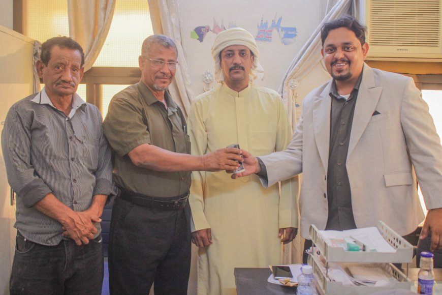 اجراء دور الاستلام والتسليم بين المديرين السلف والخلف لمكتب الصحة العامة والسكان ومستشفى شبام العام بالمديرية