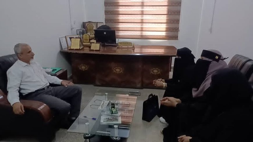 شدد على أهمية إقامة المخيمات الطبية المجانية.. الوكيل الشبحي يلتقي بممثلي مؤسسة إحسان للتنمية الإنسانية