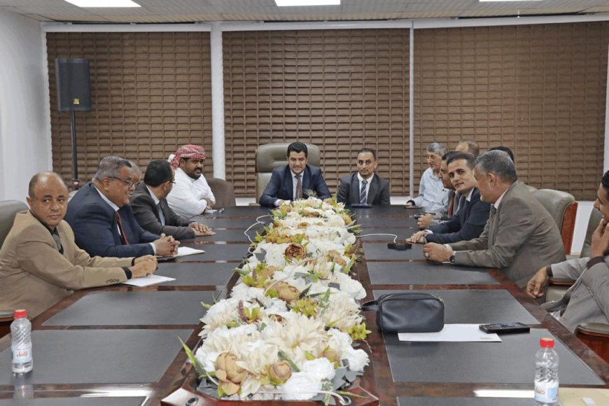 الفريق التنفيذي للجنة الوطنية لتمويل وتنظيم الاستيراد يشدد على الالتزام الكامل بالإجراءات المصرفية للقطاع التجاري