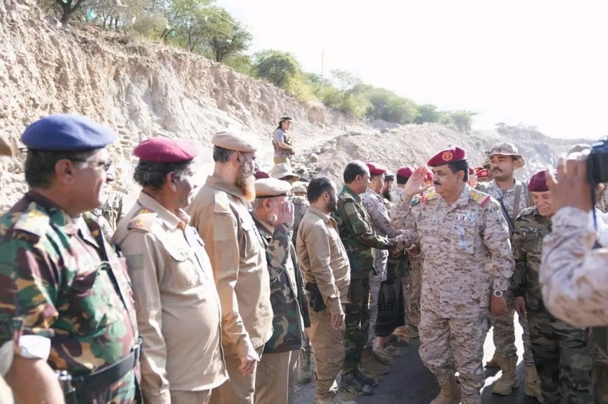 وزير الدفاع يطلع على جاهزية جبهات محور الضالع 