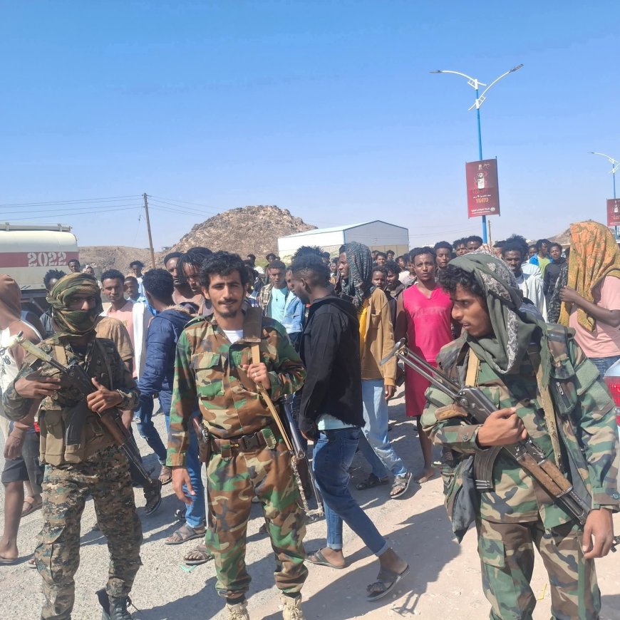 الأجهزة الأمنية والعسكرية في شبوة تجمع المهاجرين الأفارقة في مركز المحافظة لإخراجهم من المدينة