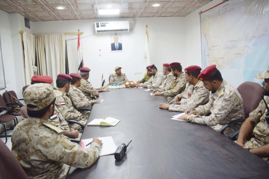 الجوف.. قائد المنطقة اللواء حنتف يلتقي شعبة التدريب وأركانات التدريب بالوحدات