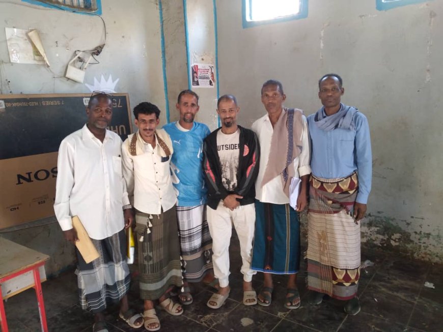 اللجنة المكلفة تتم إجراءات الإستلام والتسليم بين الادارتين السابقة والحالية لنادي الفجر الجديد بأبين