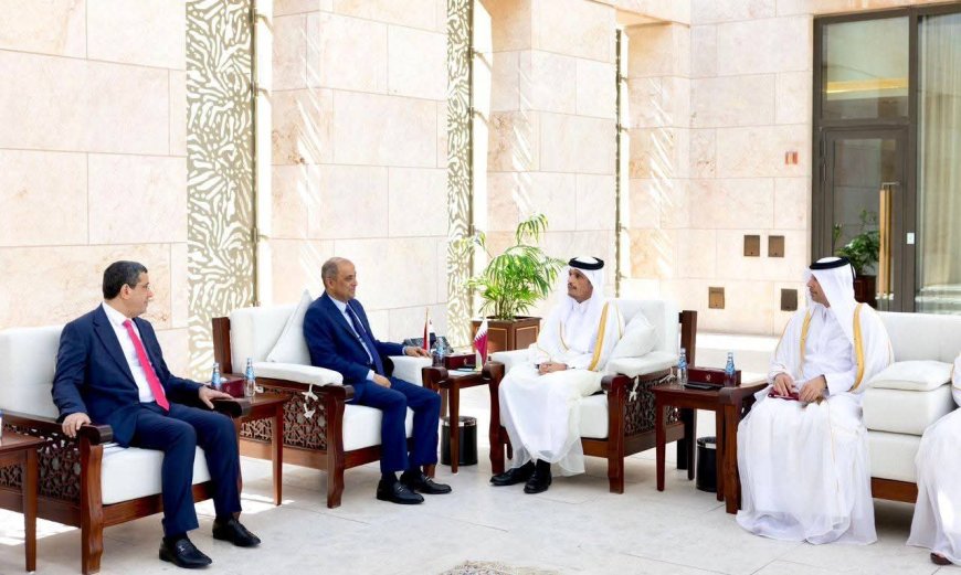 رئيس الوزراء يعقد جلسة مباحثات مع نظيره القطري
