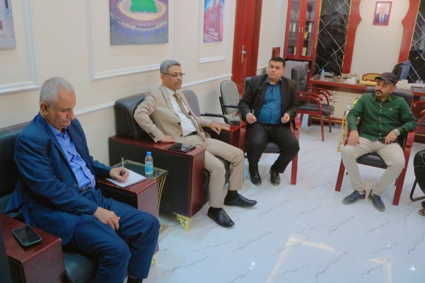 اجتماع يناقش الإجراءات الكفيلة بتنظيم الأسواق العامة وتحسين المظهر الجمالي لمدينة سيئون