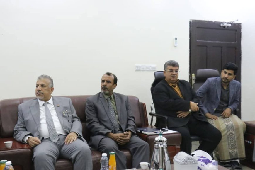 رئيس جامعة المهرة يستقبل فريق التوجيه والرقابة الرئاسي بالمجلس الانتقالي الجنوبي