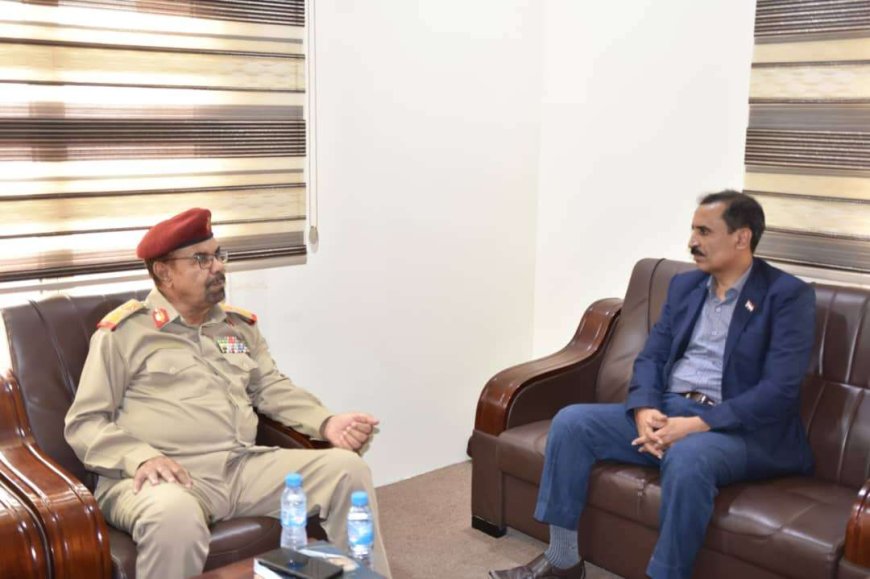 رئيس تنفيذية انتقالي حضرموت يلتقي رئيس مركز العمليات المشتركة بالمحافظة