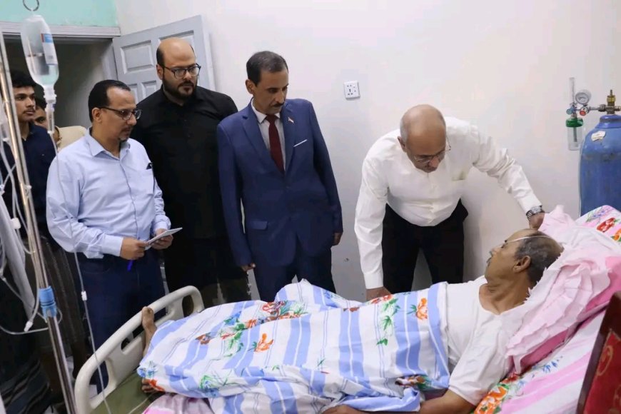 الكثيري وباتيس يزوران الشاعر ثابت السعدي للاطمئنان على صحته