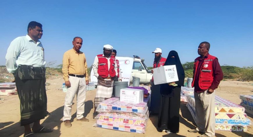 بدعم من الاتحاد الدولي.. الهلال الأحمر اليمني فرع أبين يوزع مساعدات إيوائية للمتضررين من الأمطار في زنجبار