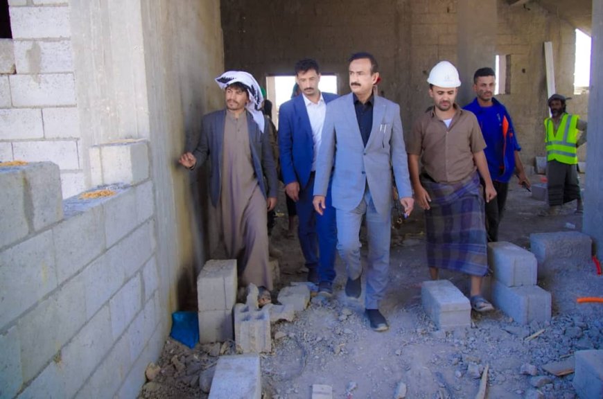 المحافظ بن الوزير يتفقد مشروع مبنى كلية الطب بجامعة شبوة