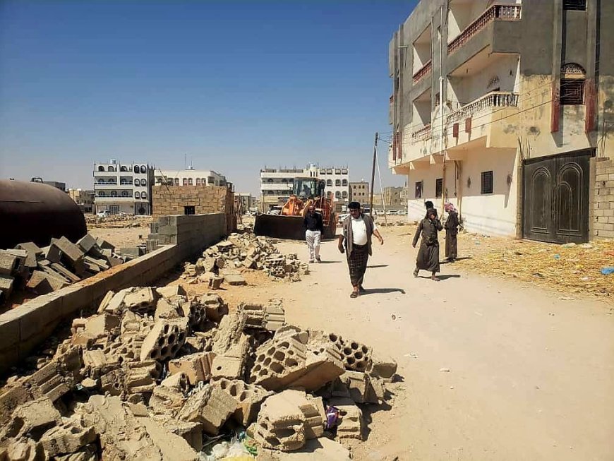 حملة ميدانية لإزالة البسط العشوائي على الخدمات العامة بعتق