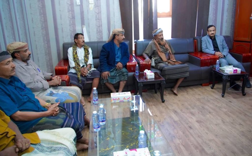 محافظ شبوة يستقبل عددا من وجهاء قبيلة لقموش