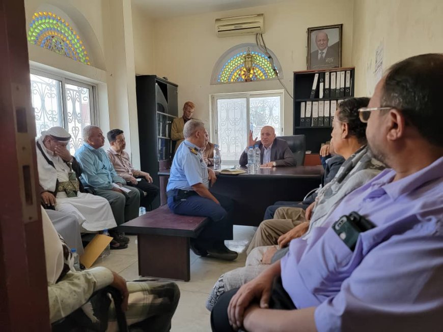 وكيل أول محافظة تعز يترأس اجتماع المكتب التنفيذي لمديرية التعزية