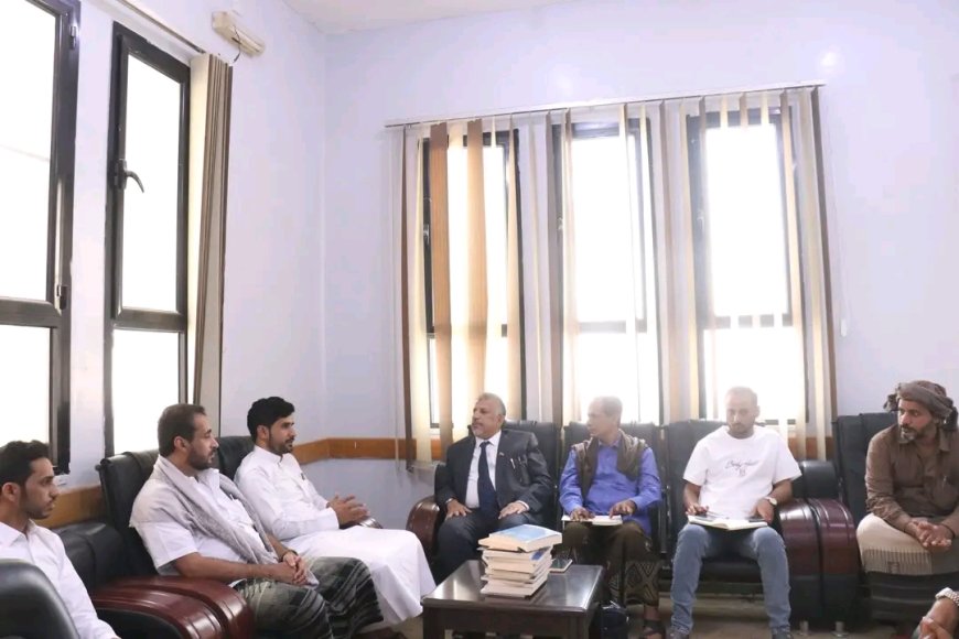 فريق التوجيه والرقابة الرئاسي يزور مركز اللغة المهرية ويشيد بدوره في الحفاظ على الموروث اللغوي