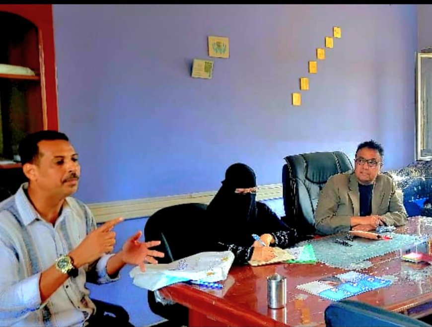 بحث سُبل تمكين متدربات محو الأمية بعدن بين الدكتور عصام مقبلي وبنك التضامن للتمويل الأصغر