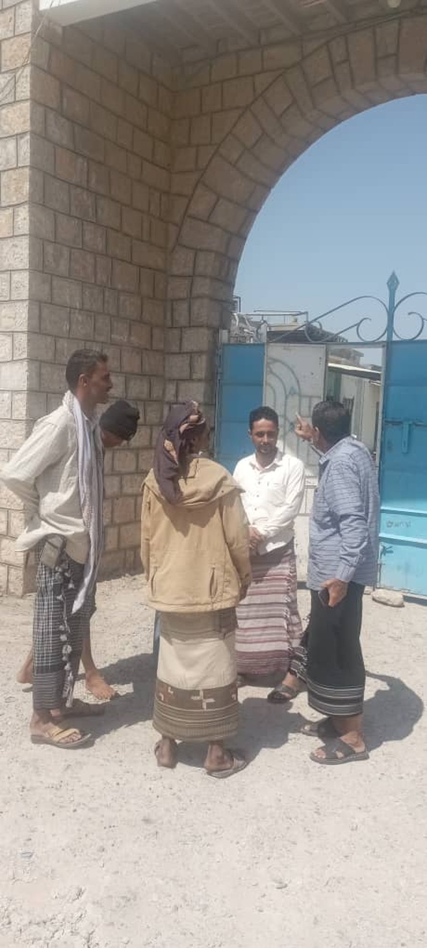 رئيس تنفيذية انتقالي أحور يقف على تداعيات إغلاق مستشفى المديرية ويؤكد إعادة فتحه