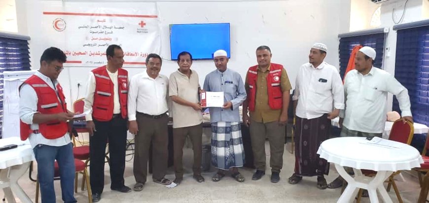 اختتام الدورتين التدريبيتين في الإسعافات الأولية للمرشدين الصحيين بمدارس التعليم العام بمديرية سيئون