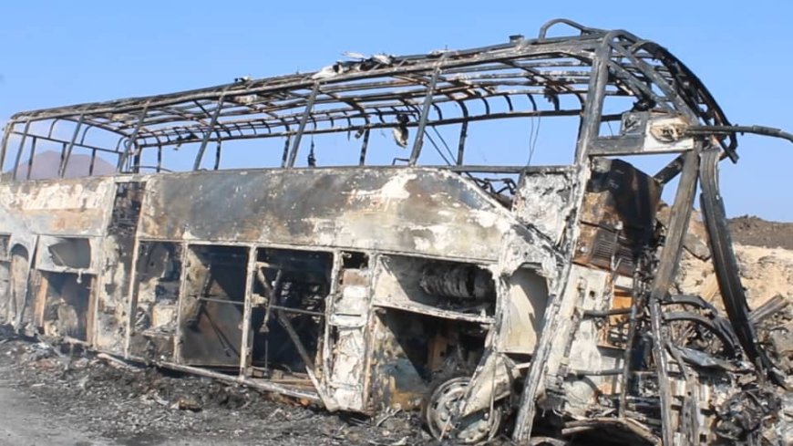 تعرف على حقيقة واقعة حادث حافلة نقل الركاب في عقبة العرقوب بمحافظة أبين .. مصرع 14 شخصًا وإصابة 7 آخرين في حادث مروّع لحافلة بعقبة العرقوب بأبين