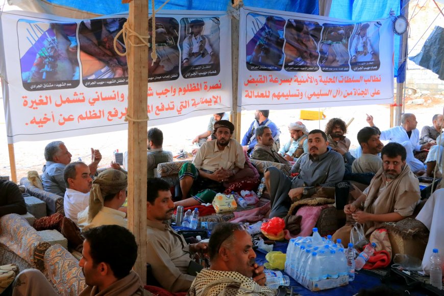 الغيضة.. الوكيل محمد معوضة يستقبل الشيخ محمد كده في مخيم الاعتصام بشأن قضية الطفل الجرادي