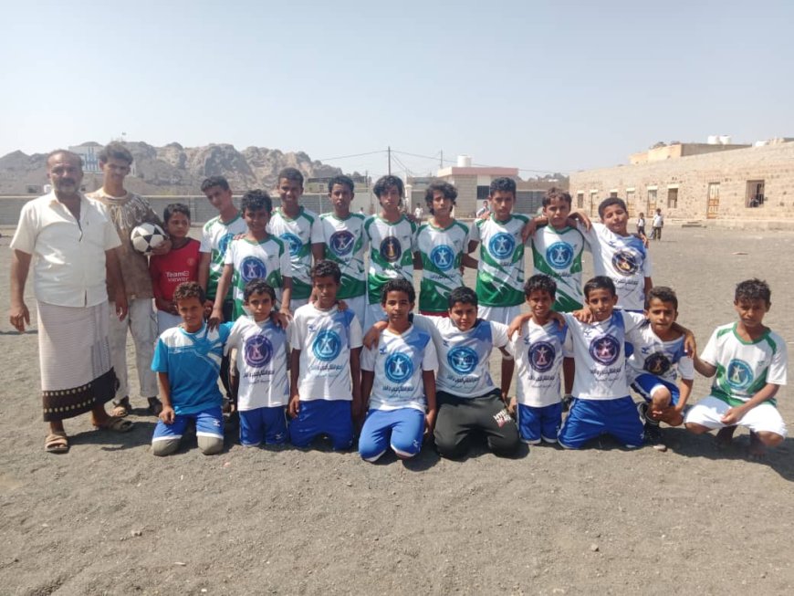 فريق الصف السابع "ب" يخطف نقطة ثمينة في رابع مباريات الدوري الكروي بمدرسة الصمود بمديرية الملاح