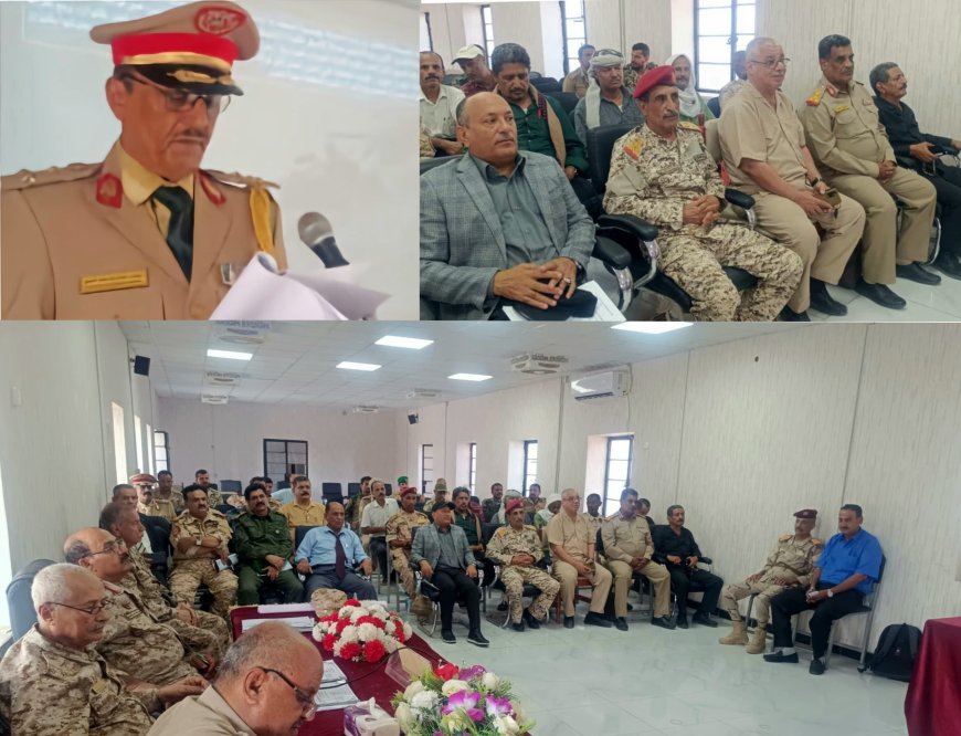 نائب وزير الصناعة والتجارة يهنئ العميد الركن عبدالله زيد قاسم الأحمدي على نيل درجة الماجستير