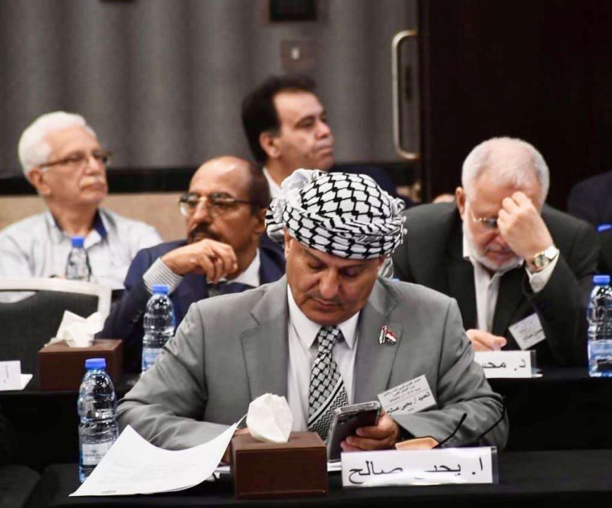 استهجان واسع لظهور شقيق طارق صالح ضمن «المحور الإيراني» أثناء استماعه لكلمة زعيم الحوثيين