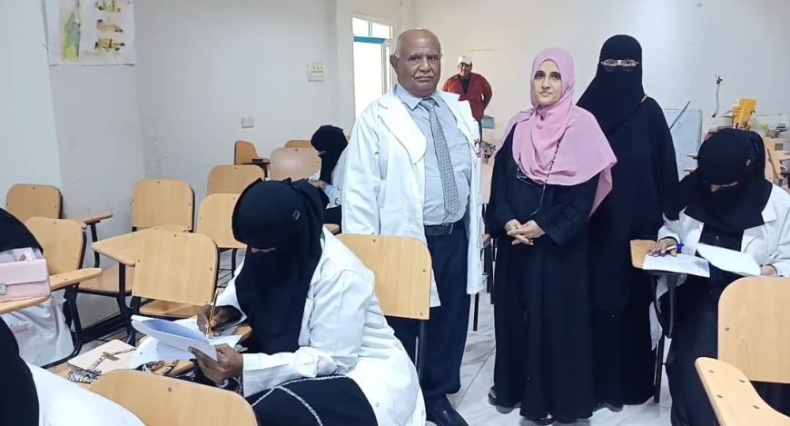 مدير مستشفى الصداقة يدشن الإمتحانات النهائية لطلاب الدفعة 14 الماجستير المهني طب النساء والتوليد بعدن