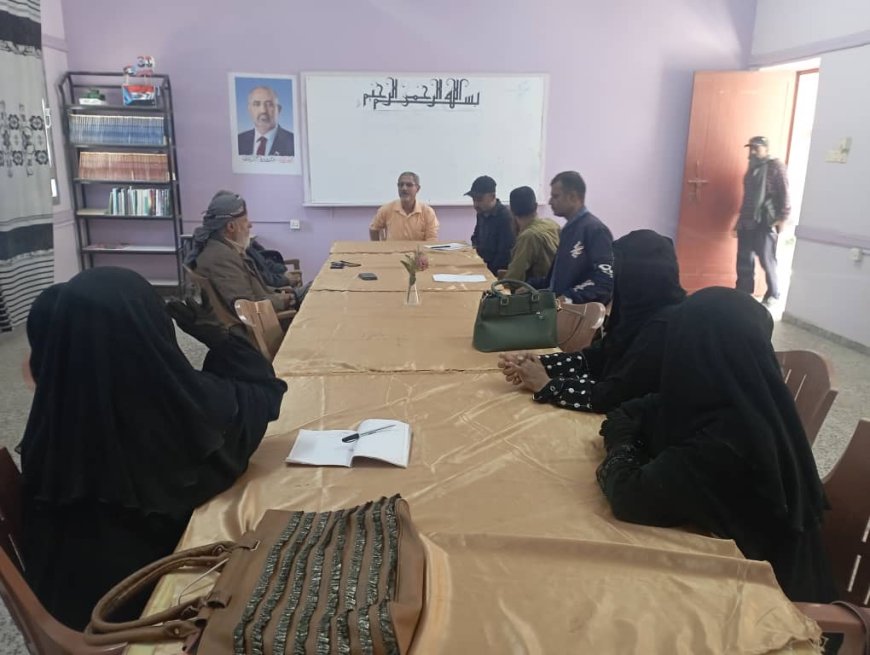 مدير إدارة تربية مديرية الضالع يلتقي بفريق التوجيه التربوي بالمديرية