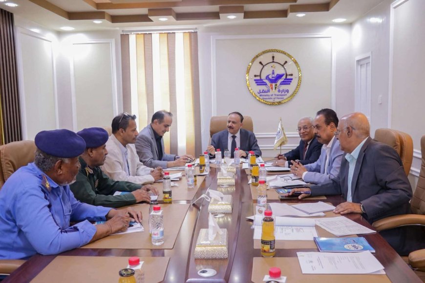 أول اجتماع اللجنة الوزارية العليا للتحقيق في حادثة احتراق حافلة نقل الركاب بطريق العرقوب بمحافظة أبين