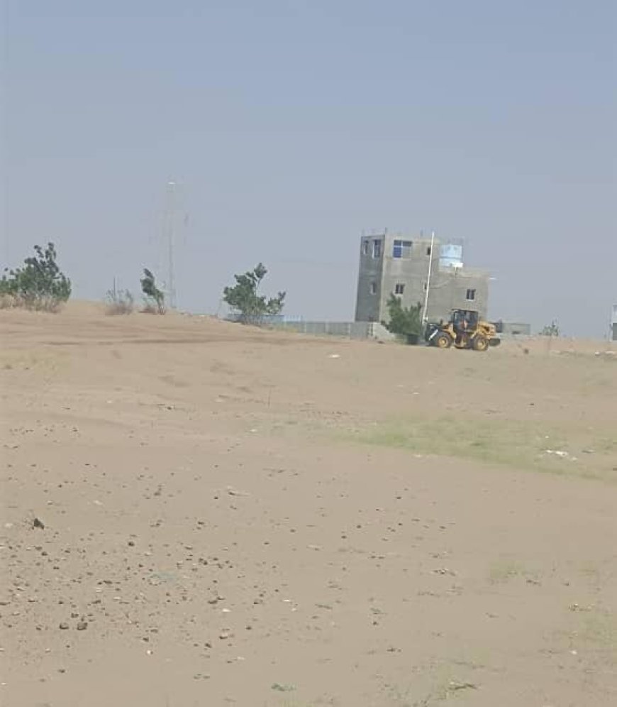 بدعم من محافظ لحج والسلطة المحلية بتبن نادي الحسيني الرياضي الثقافي يبدأ العمل في أرضية ملعبه الجديد