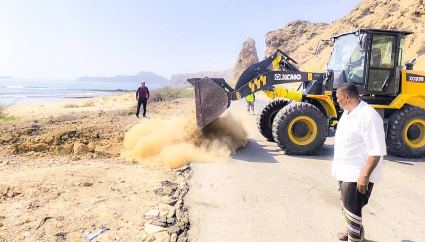 إستكمال أعمال صيانة وردميات حواف الخط الدولي موقع الرضم - الشقين