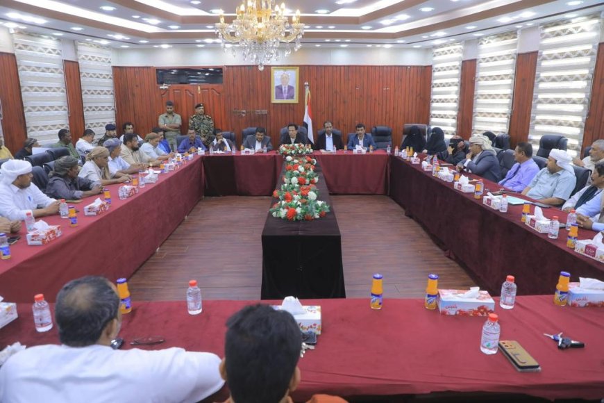 السلطة المحلية بالمهرة تؤكد دعمها للإصلاحات الحكومية مع مراعاة خصوصية المحافظة