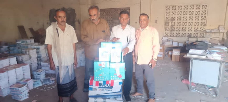 تنفيذية انتقالي ردفان تقدم دفعة  ثانية من الكتب المدرسية لمكتبة تربية المديرية دعماً للتعليم