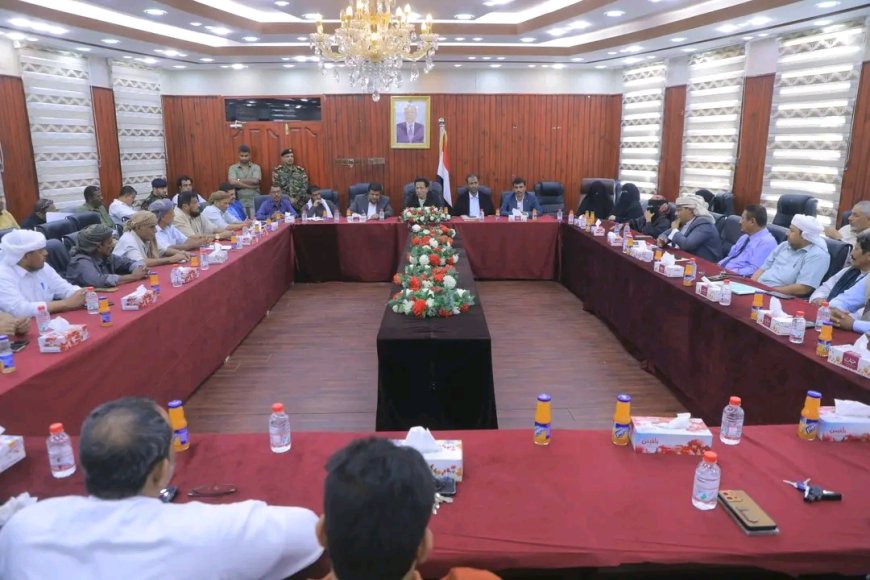 محافظ المهرة يترأس اجتماعًا استثنائيًا مشتركًا للمجلس المحلي والمكتب التنفيذي