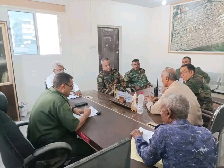 لجنة الإشراف العام تواصل نزولاتها الميدانية لأقسام الشرطة ضمن خطة تنفيذ البرنامج الأمني المكثف في العاصمة عدن