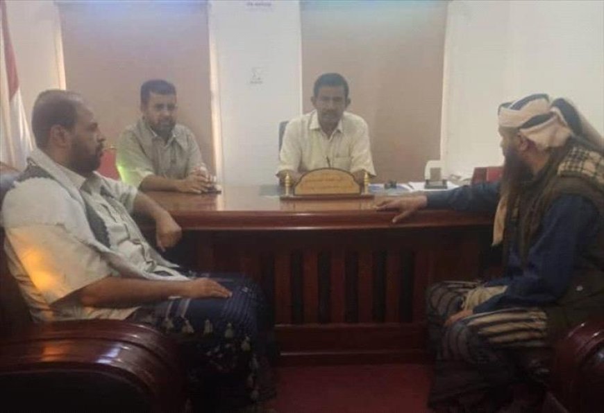 السلطة المحلية بمديرية مودية تجتمع مع الضابط الميداني لمنظمة كير لمناقشة مشروع الغذاء العالمي