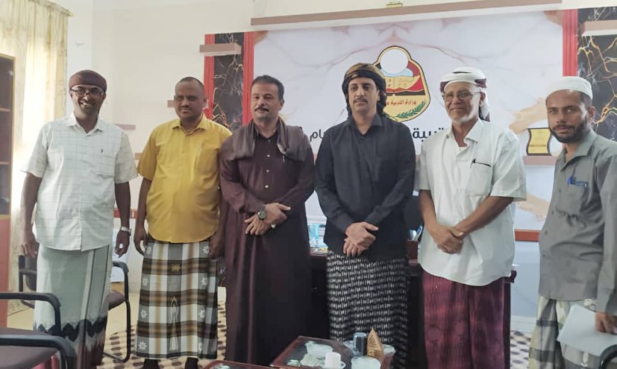 الاستلام والتسليم بين المديرين السلف والخلف لمكتب إدارة التربية والتعليم بمديرية شبام