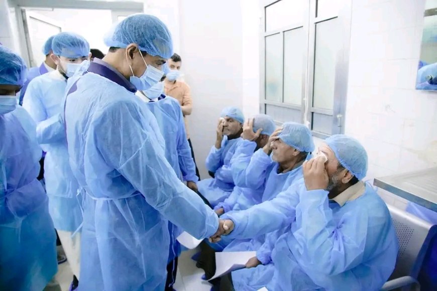 المحافظ بن الوزير يدشن مخيم أمراض وجراحة العيون ويرحب بإقامة مخيم الشفة الأرنبية