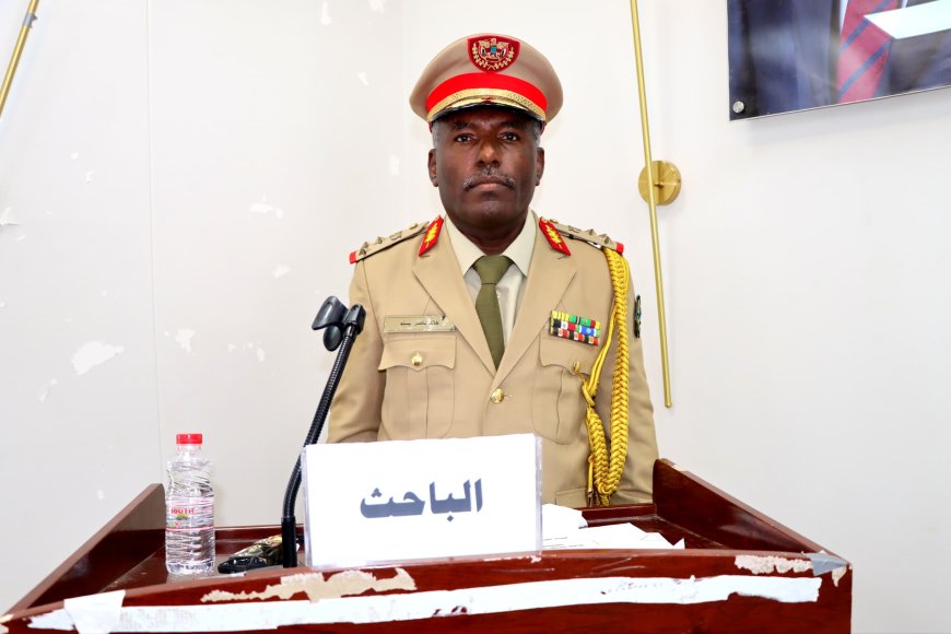 "درجة الزمالة" للباحث العميد الركن / خالد ناصر يسلم  