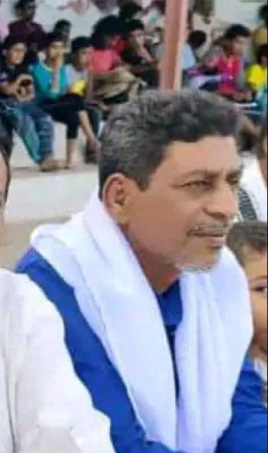 المناضل صالح سالم "أبو الشباب" يدعو إلى تعشيب ملعب الفقيد نصيب عوض بزنجبار