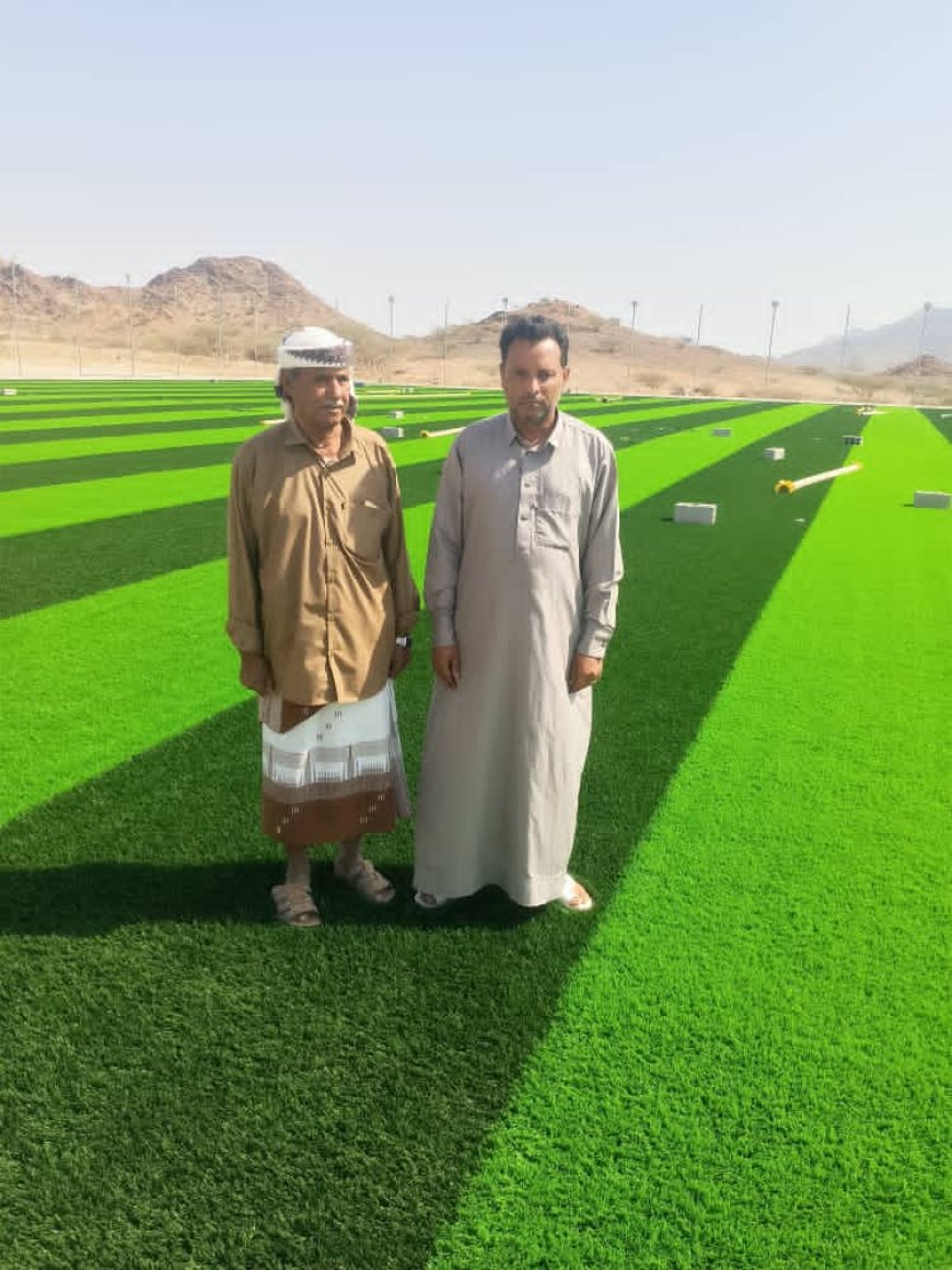 رئيس تنفيذية انتقالي الوضيع يزور ملعب الناصر المعشب لتفقد سير الأعمال الإنشائية