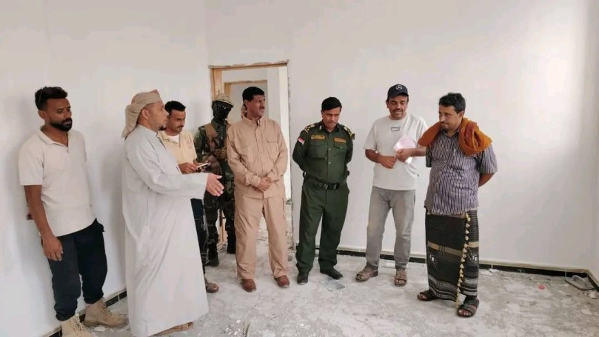 محافظ سقطرى يتفقد التجهيزات النهائية لمبنى السلطة المحلية بالمحافظة