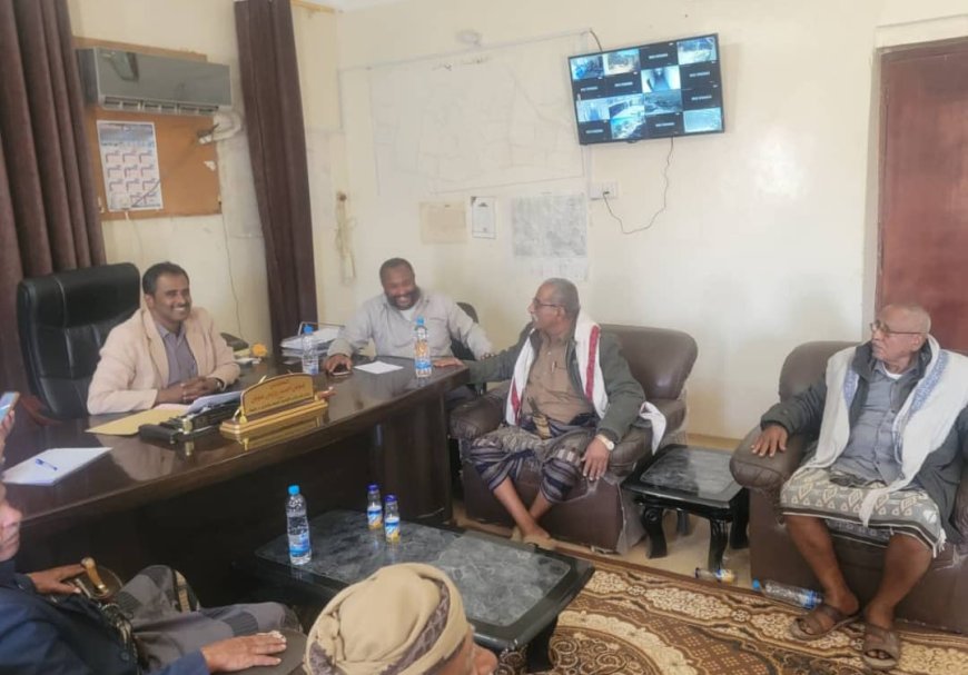 مدير عام مكتب الأشغال العامة والطرق بشبوة يعقد اجتماعاً خاصاً بقيادة مكتب الأشغال بمديرية بيحان