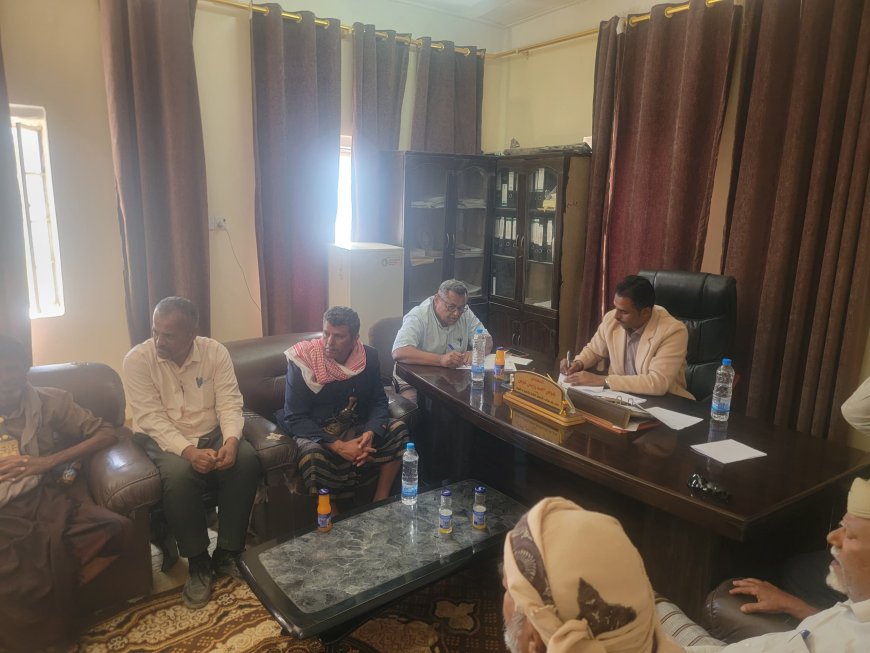 مكتب الأشغال العامة والطرق بمحافظة شبوة يعقد اجتماعًا برئاسة المهندس عوض أحمد رويس